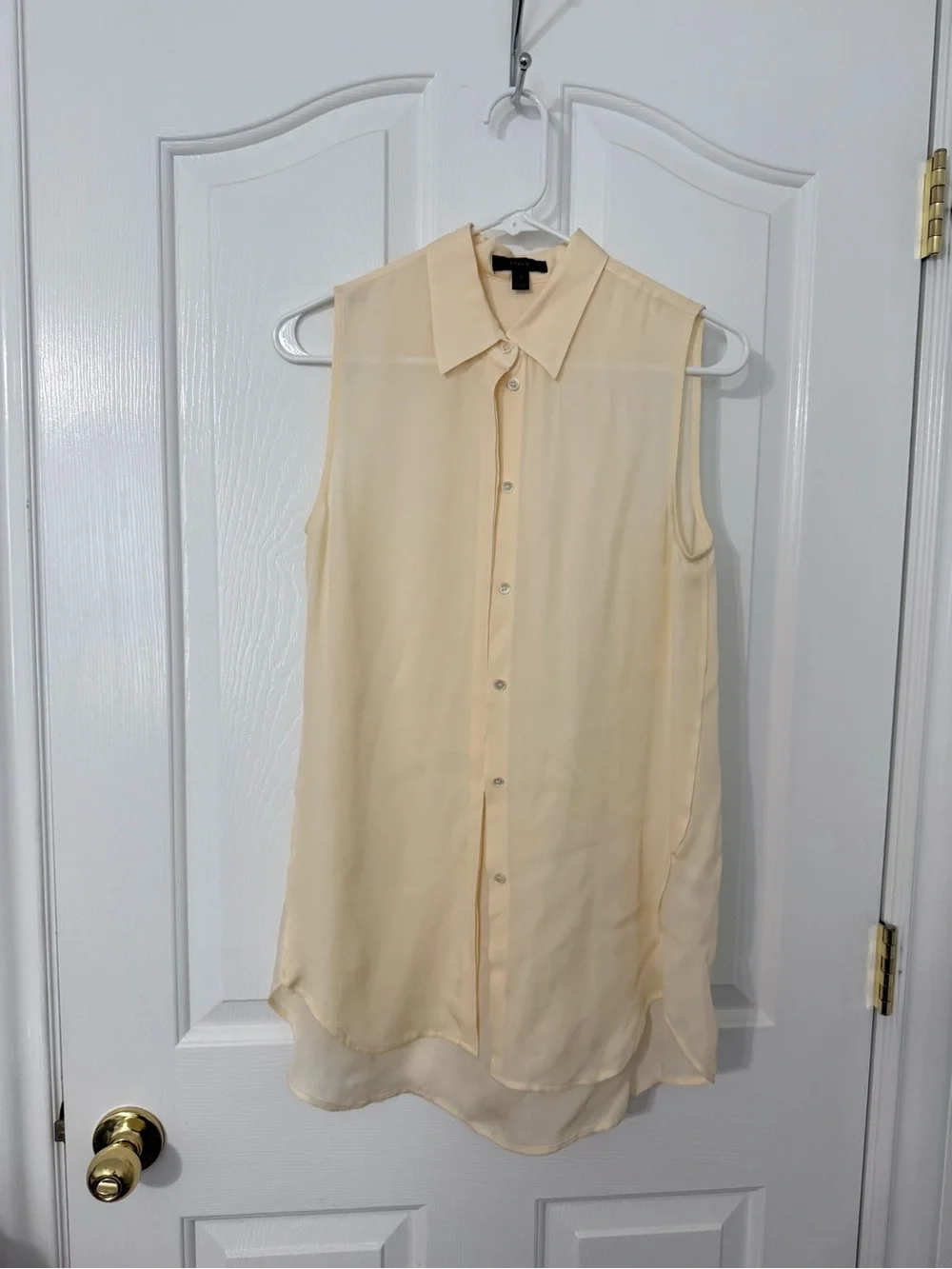 JCrew Sleeveless Button-Down Silk in Pale Yellow fits big( fits a size 6-8)